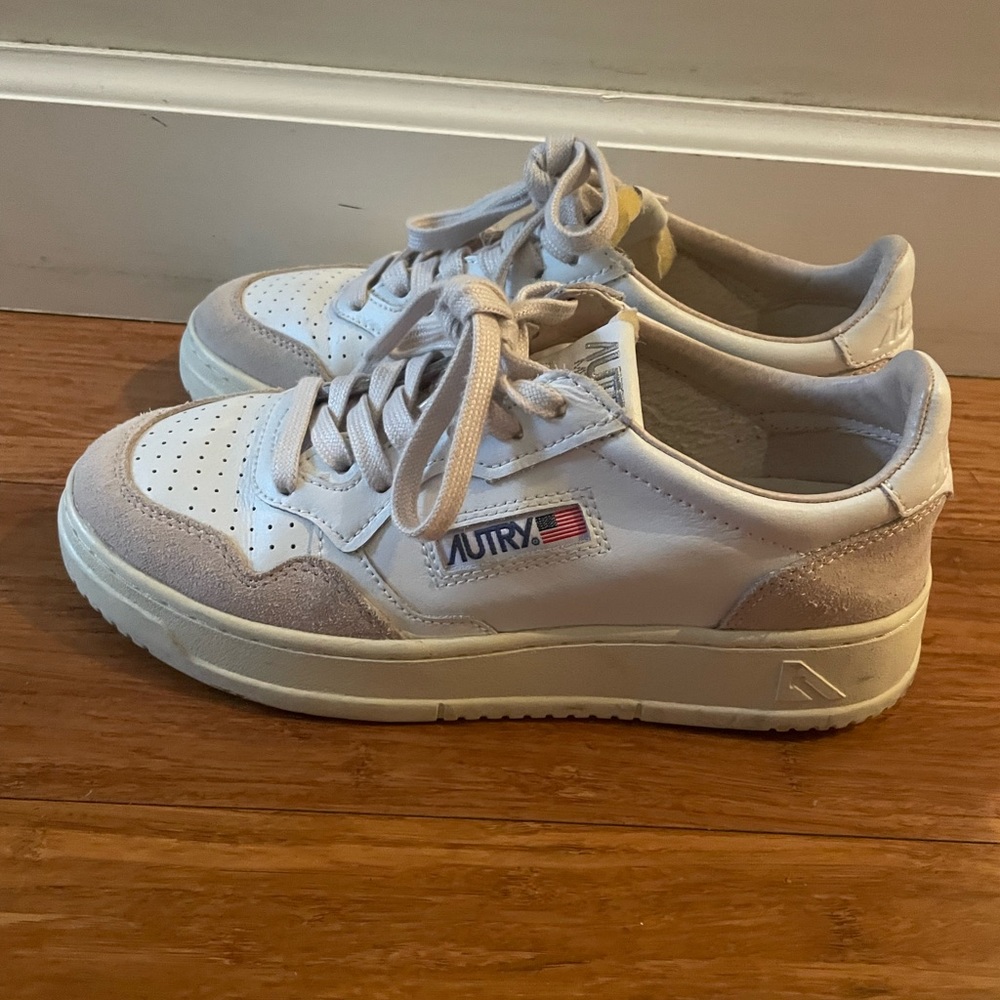 Autry Women's White & Beige Low-Top Sneakers - Picture 3 of 5